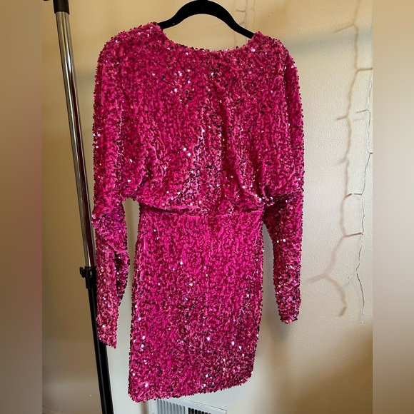 Forever 21 Mini Long Sleeve Sequin Sparkle Pink Girly Party Fun V Neck Dress - Picture 2 of 5